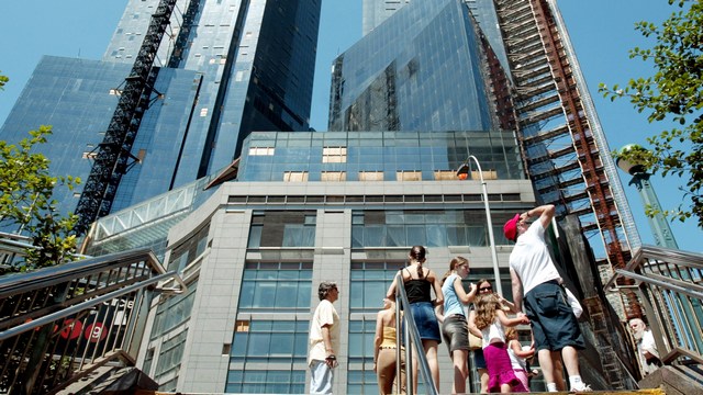 NYT: Олигархи из России «оккупировали» элитный небоскреб в Нью-Йорке