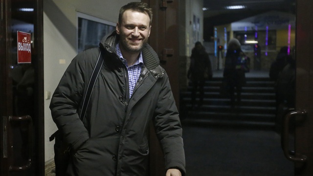 Навального восемь часов удерживали в полиции