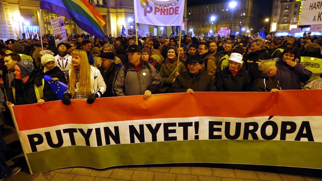 Тысячи венгров протестовали против визита Путина в Будапешт