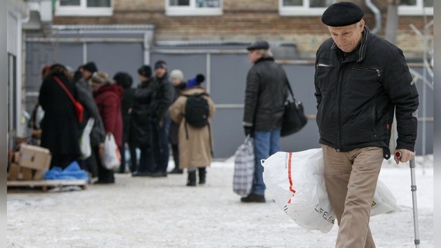 На грани: готовы ли украинцы еще туже затянуть пояса?
