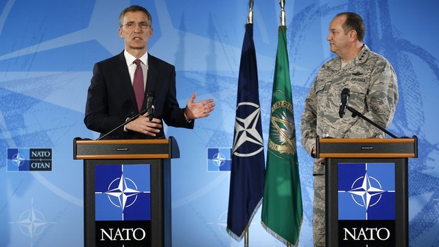 Spiegel: В 2015-м НАТО устрашит Россию и успокоит союзников