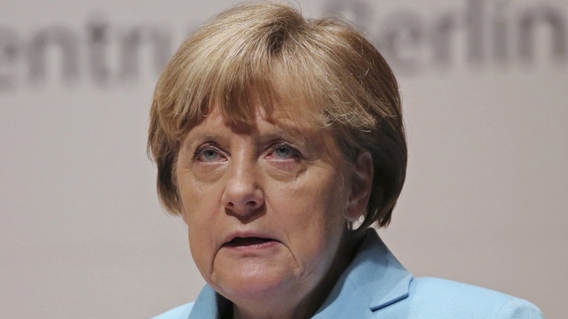 Немецкие левые: Отказом ехать на парад Меркель оскорбила русских 