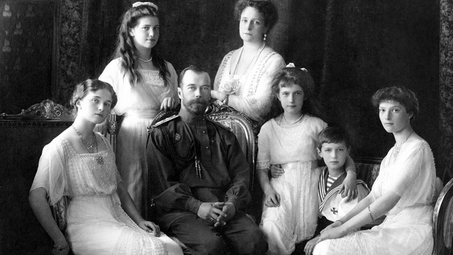 Daily Mail: РПЦ и Госархив хотят выкопать останки царской семьи