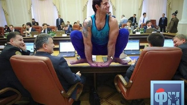 Интернет-пользователи подложили «жабу» главе украинских спасателей