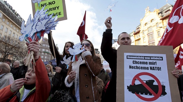 FAZ: В Чехии марш НАТО встретили без хлеба и соли