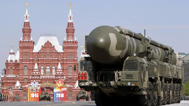 WSJ: Чем больше Россия отстает от Запада, тем чаще грозит ракетами