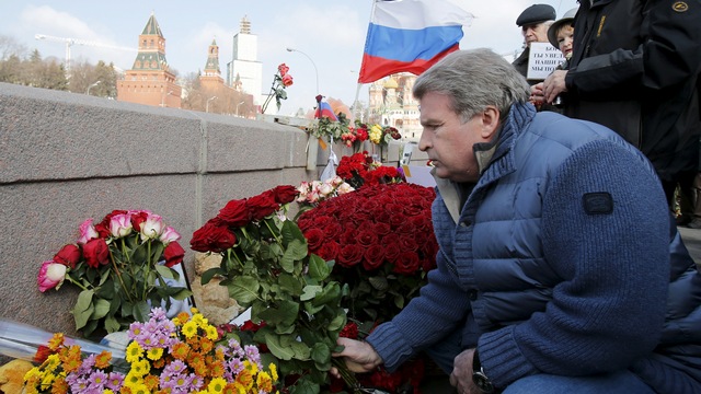 Активисты РОД SERB снова разрушили народный мемориал Немцова