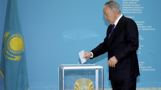Le Monde: Назарбаев устроил досрочные выборы, чтобы угодить Путину