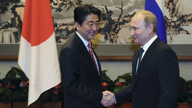 Hokkaido Shimbun: Абэ объяснил Путину, почему не приедет 9 Мая