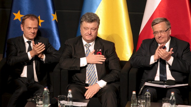 Порошенко поблагодарил лидеров стран за отказ ехать в Москву 9 мая