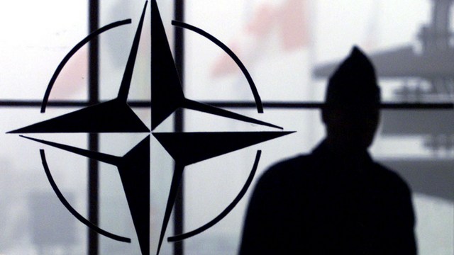 DM: Чтобы защитить Европу от Путина, НАТО высылает «российских шпионов» 