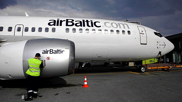 Депутат Сейма устроил скандал из-за русского языка в самолете airBaltic