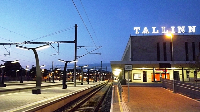 Таллин проводил последний поезд в Москву и ждет сокращений