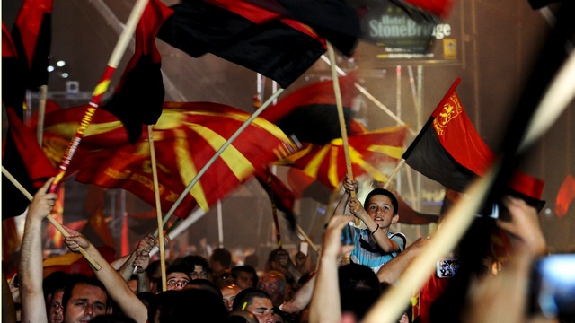 OpEdNews: США устроят непокорной Македонии «демократию по-американски»
