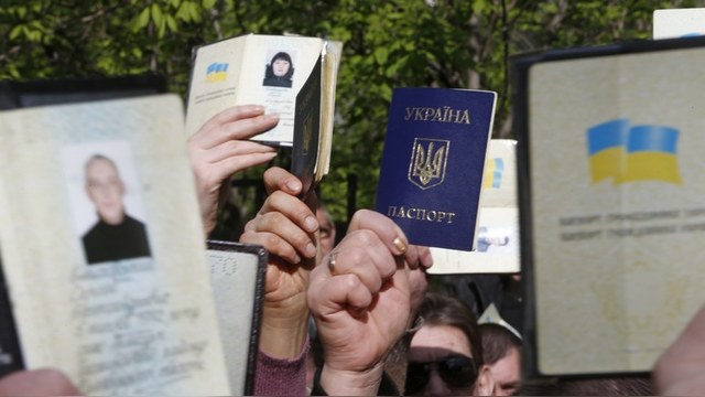Вести: Украинцы массово продают свои паспорта мошенникам