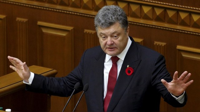 Порошенко разрешил украинскому правительству не платить по долгам