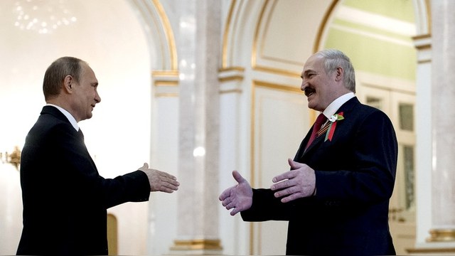 Guardian: События на Украине подтолкнули Лукашенко к поиску друзей на Западе
