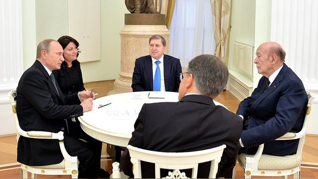 RTL: Путин встретился с экс-президентом Франции ради мира на Украине