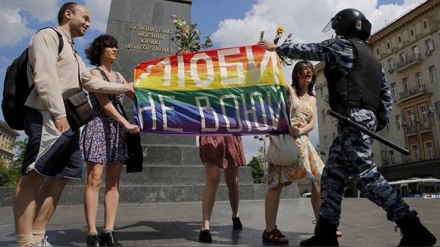 Ученые: Эпидемия ВИЧ в России распространяется из-за гомофобии