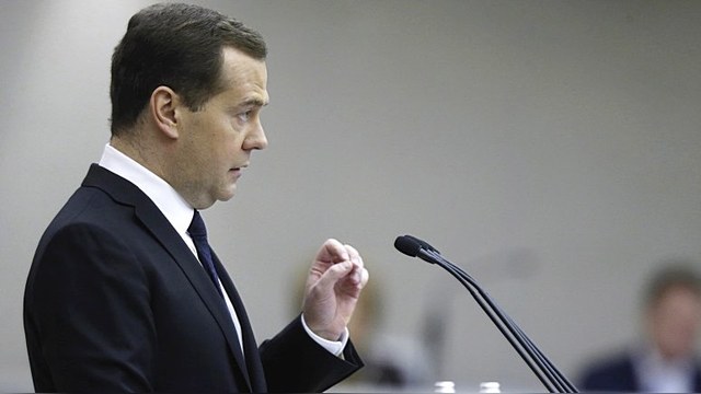 Медведев: Если кредит от России - взятка, то миллиарды от МВФ - воровство