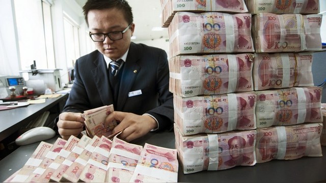 Business Insider: Чем США сильнее давят, тем России больше нравится юань