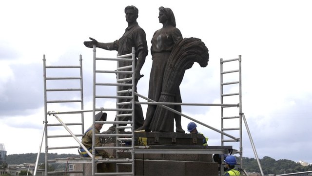 Мэр Вильнюса отправил советские скульптуры на бессрочную реставрацию