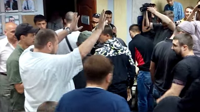 Депутаты Ляшко «разобрались» с телеведущим прямо на пресс-конференции