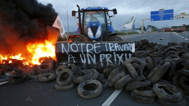 Французские фермеры требуют у Парижа договориться с Россией о снятии эмбарго