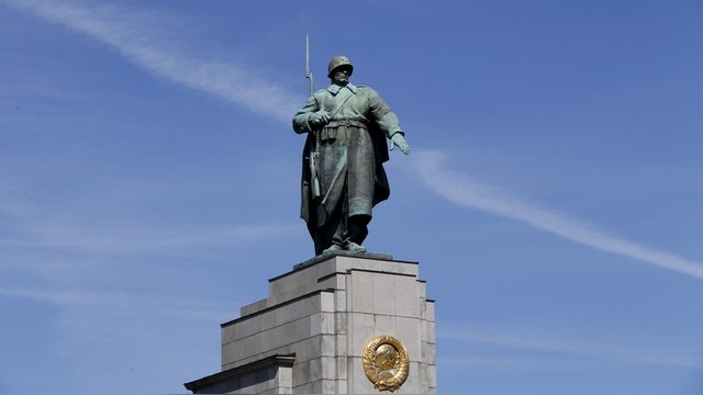 CBC: В Монреале не поняли, хорошо ли ставить памятник советскому солдату