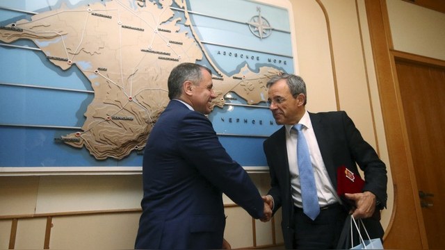 Французские депутаты посетили Крым, чтобы «поставить Париж на место»