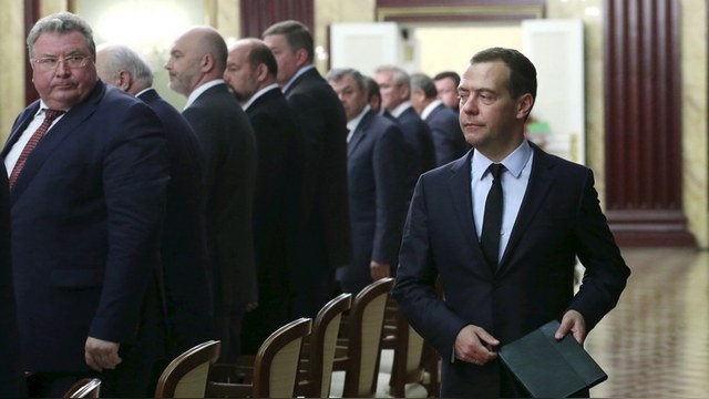 Медведев: Россия не будет поставлять через Украину газ на невыгодных условиях