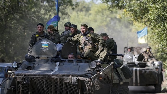 Обозреватель: Порошенко приехал в Донбасс праздновать День ВДВ