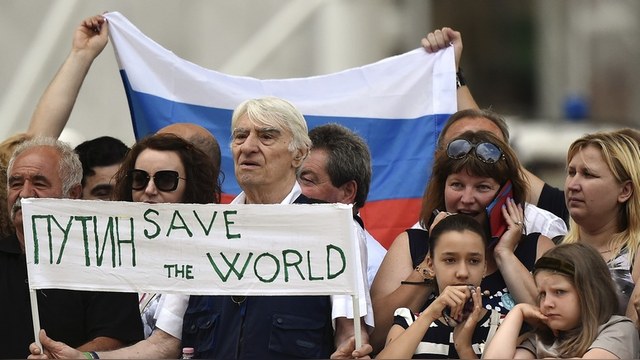 Die Welt: Для сохранения поддержки народа Кремлю уже одного Крыма мало
