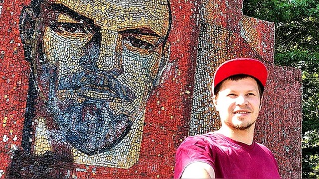 Guardian: Комсомольцы снова потянулись к Ленину... за селфи