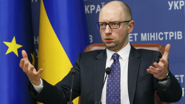 Яценюк призвал украинцев утеплять дома в кредит