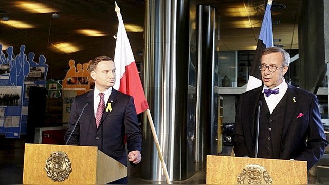 Президент Польши призвал НАТО разместить базы в Восточной Европе
