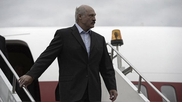 GW: Лукашенко будет дружить с Россией, а деньги получать - от Запада