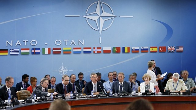 Эксперты: РФ и НАТО должны снизить риск войны 
