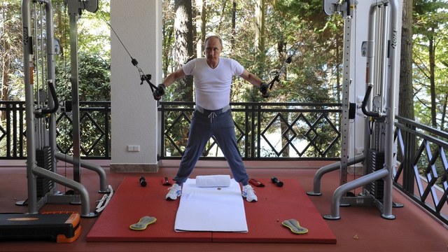 Times: Путин щеголяет дорогой одеждой и симулирует занятия спортом