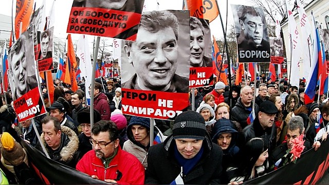 Маккейн посмертно наградил Немцова за продвижение демократии в России