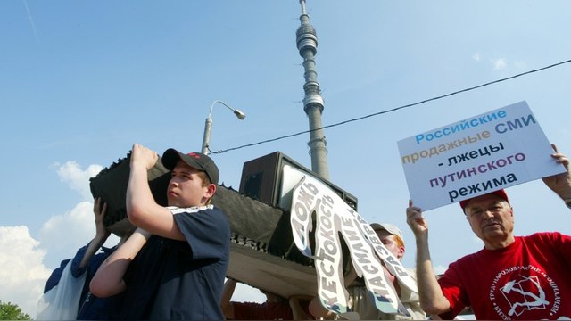 VOA: Бегство западных инвесторов добьет российскую журналистику