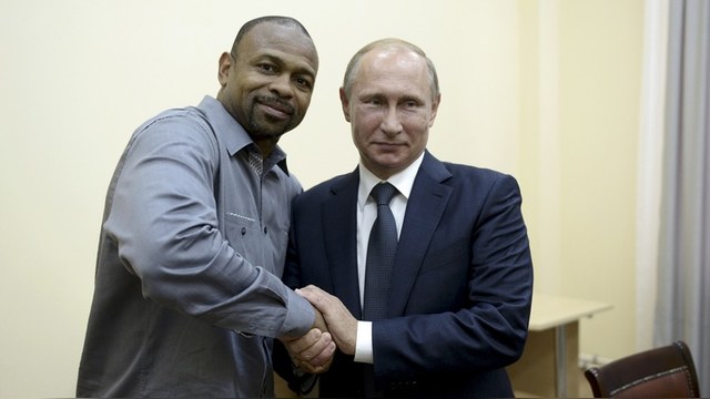 RFE: Путин предоставил боксеру Рою Джонсу российское гражданство