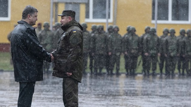 Порошенко объявил о начале масштабной демобилизации на Украине