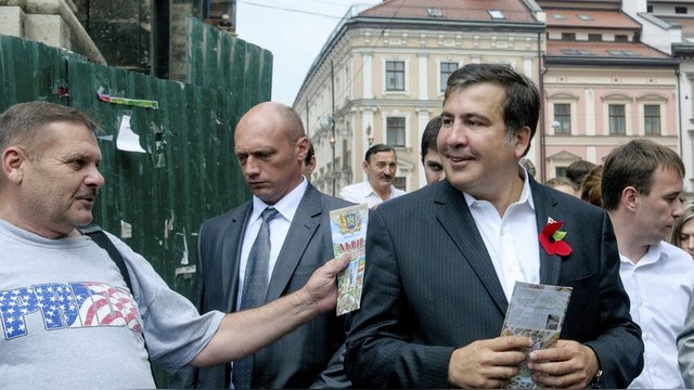 Корреспондент: Обличитель олигархов Саакашвили умолк по просьбе Порошенко