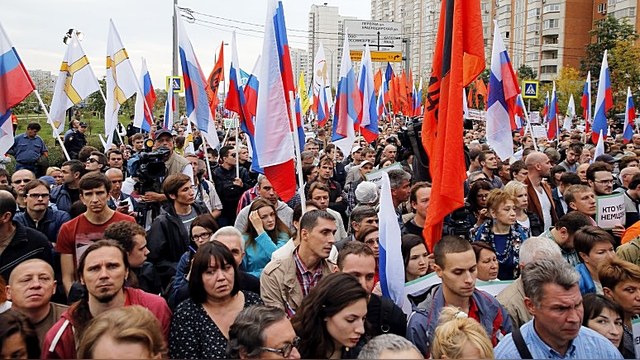 Митинг в Марьино: большая политика в спальном районе