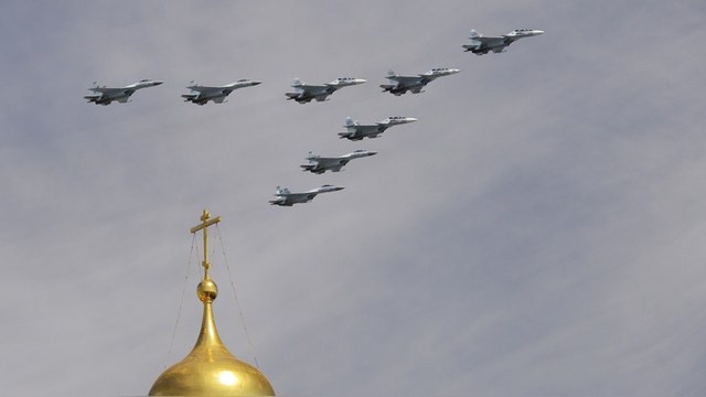 Guardian: Для сирийцев российские военные - герои