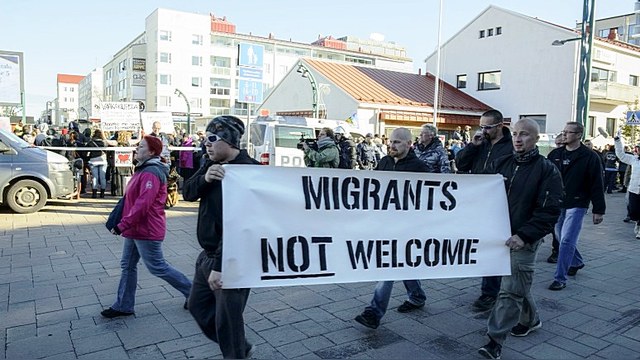 Швеция засекретит адреса беженцев из-за экстремистов-поджигателей