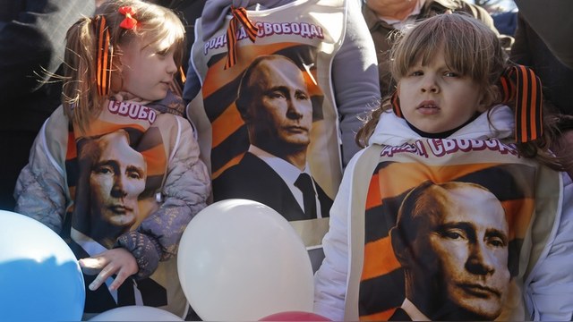 Politico: В России путинизм бьет по самым юным и неокрепшим умам