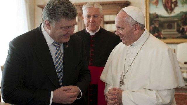 La Croix: Папа Римский призвал Порошенко выполнять Минские соглашения