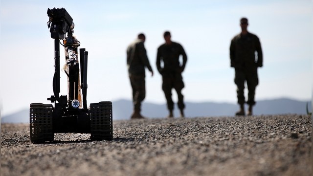 Канада в знак дружбы подарила Украине роботов для разминирования